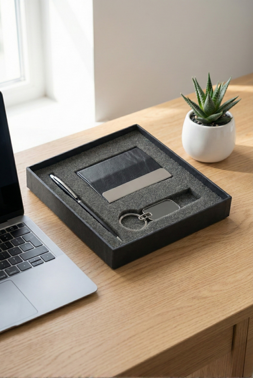 3-in-1 Executive Gift Set – Pen, card holder & keychain