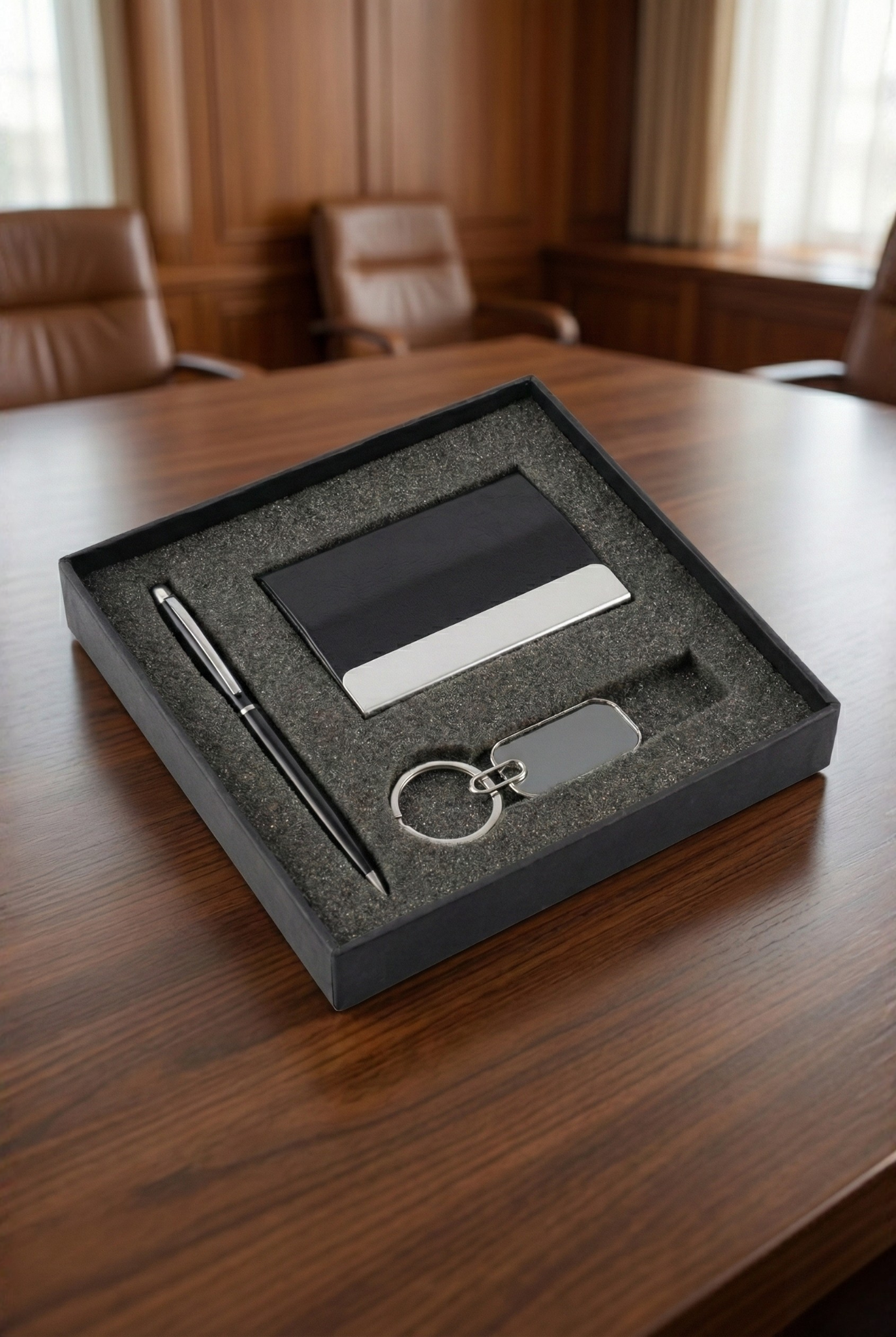 3-in-1 Executive Gift Set – Pen, card holder & keychain